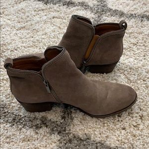 Luck Brand tan ankle boots with zipper edge